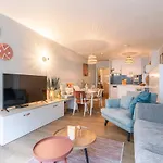 B At C - A Trendy Flat With A Vintage Feel, Outdoor Swimming Pool And Lateral Sea View!