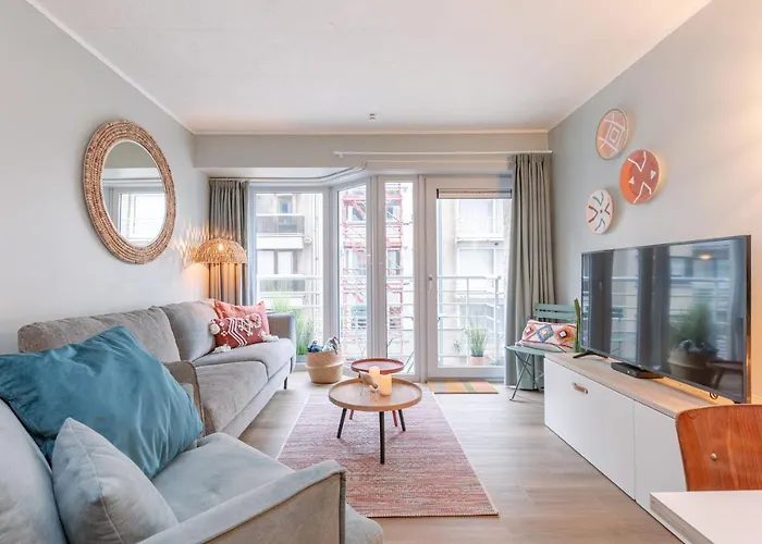 B At C - A Trendy Flat With A Vintage Feel, Outdoor Swimming Pool And Lateral Sea View!