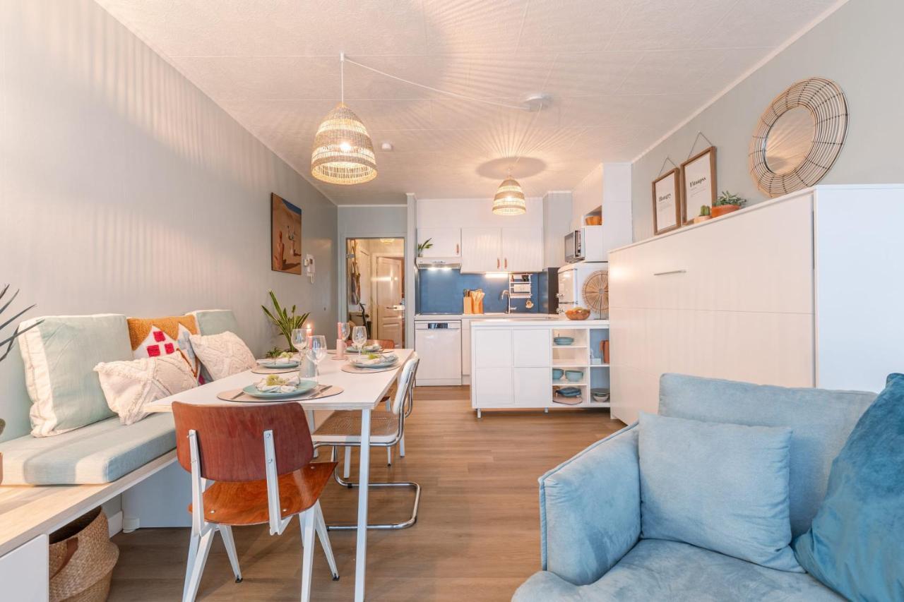 B At C - A Trendy Flat With A Vintage Feel, Outdoor Swimming Pool And Lateral Sea View! * Oostende