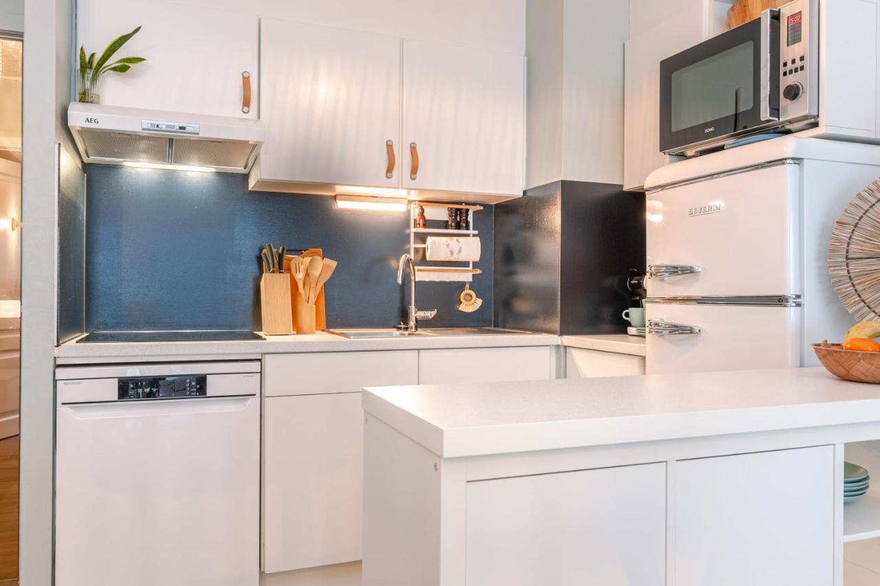 Appartement B At C - A Trendy Flat With A Vintage Feel, Outdoor Swimming Pool And Lateral Sea View!