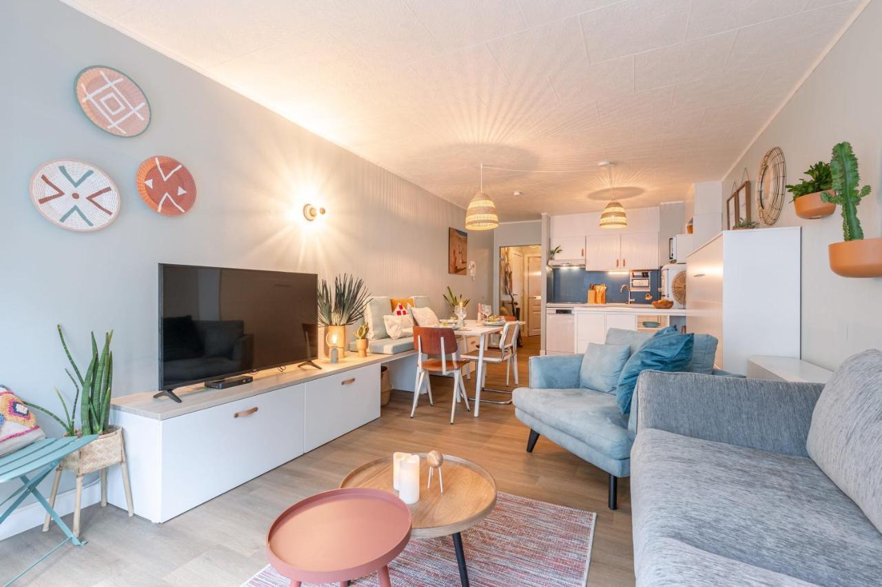 B At C - A Trendy Flat With A Vintage Feel, Outdoor Swimming Pool And Lateral Sea View!