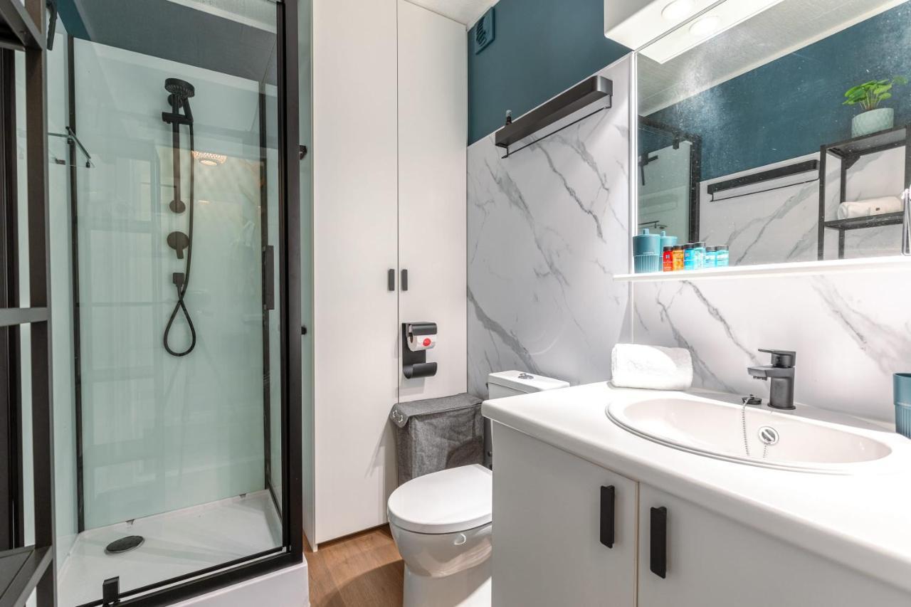 B At C - A Trendy Flat With A Vintage Feel, Outdoor Swimming Pool And Lateral Sea View!