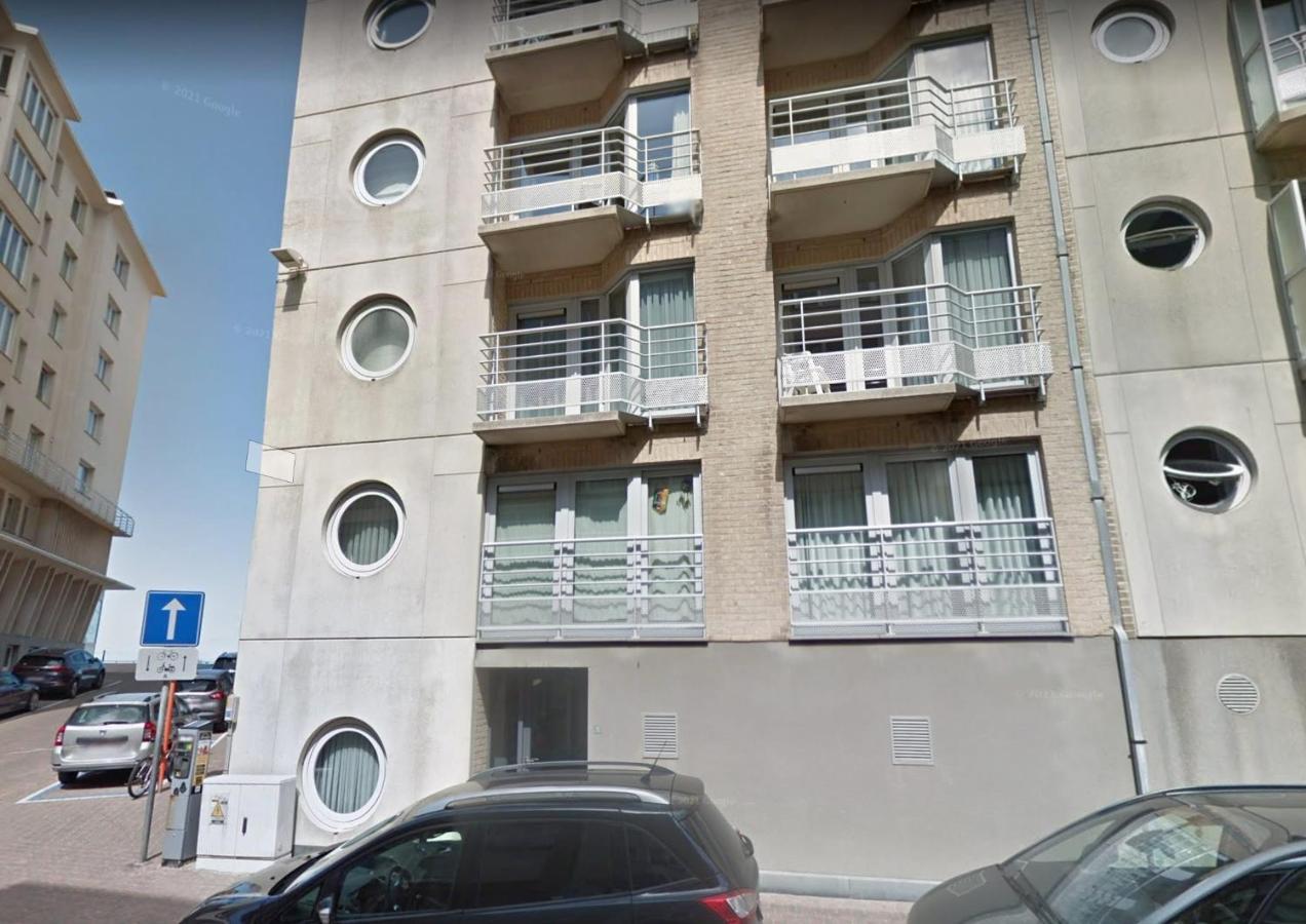 B At C - A Trendy Flat With A Vintage Feel, Outdoor Swimming Pool And Lateral Sea View! Appartement Oostende