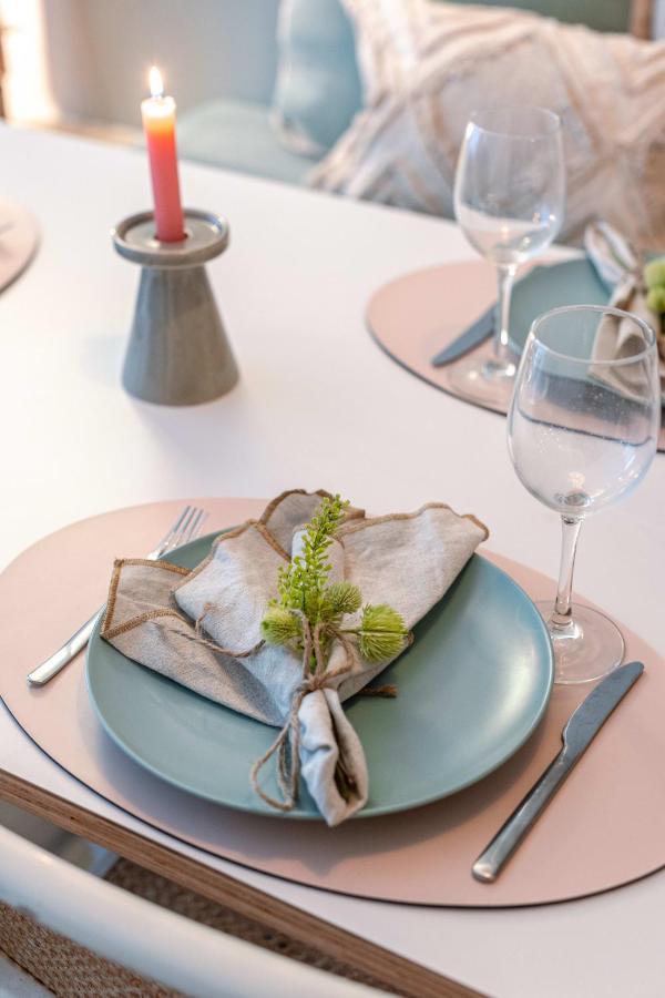 B At C - A Trendy Flat With A Vintage Feel, Outdoor Swimming Pool And Lateral Sea View!