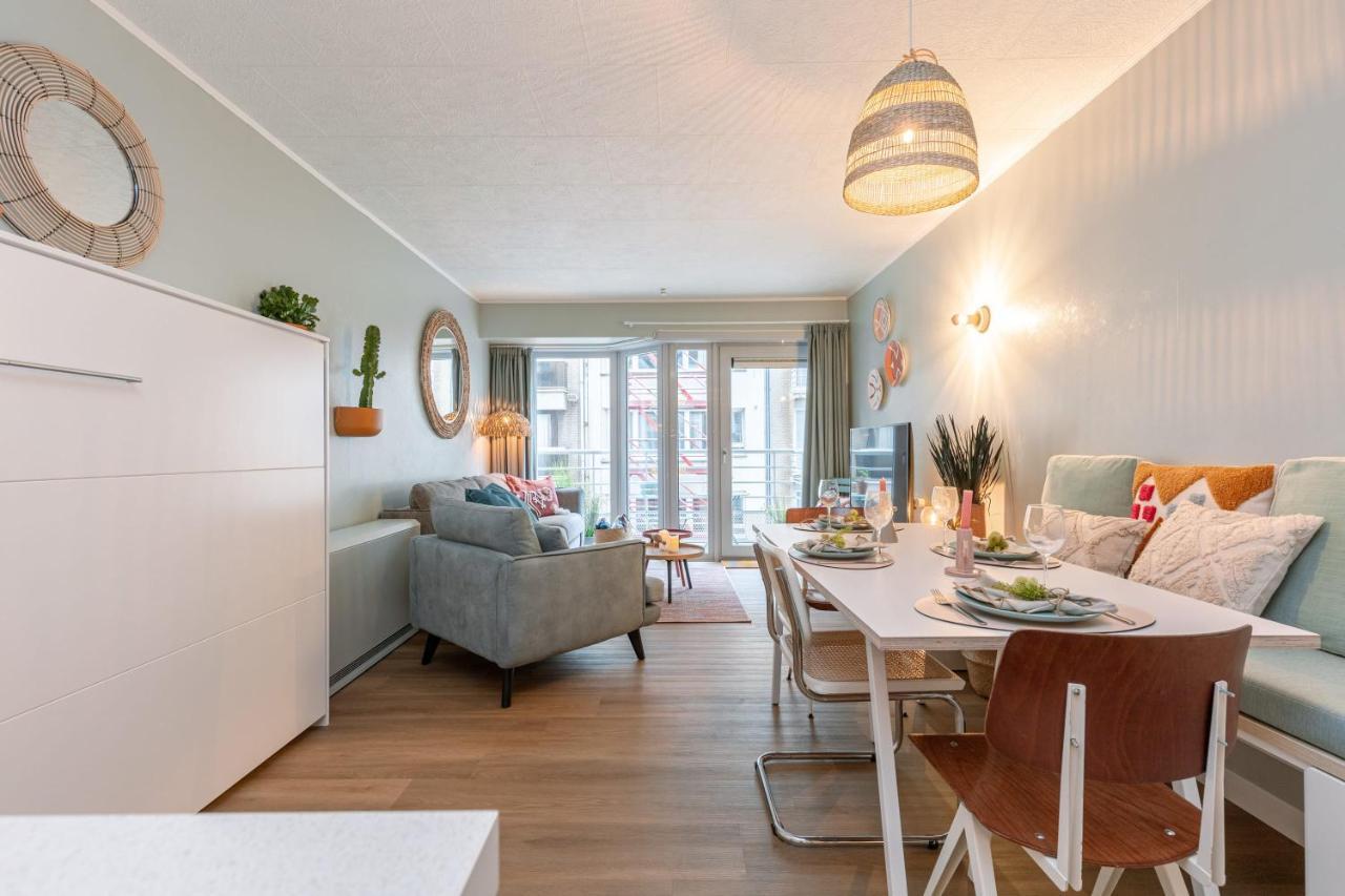 B At C - A Trendy Flat With A Vintage Feel, Outdoor Swimming Pool And Lateral Sea View! Apartment